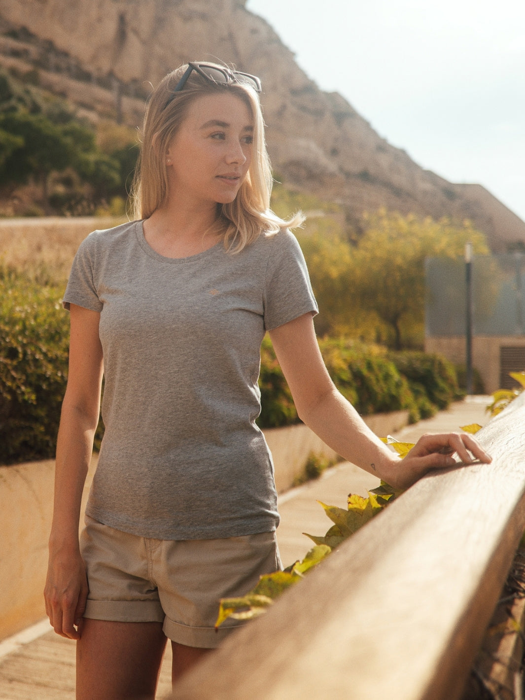 Damen T-Shirt aus 100% Bio-Baumwolle grau Queen | Gesundes T-Shirt – Zdravé