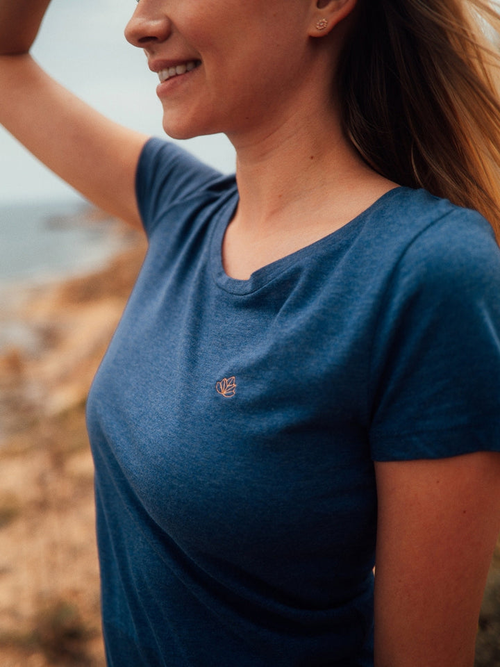 Soul 2.0 dámské tričko z bio bavlny s kulatým výstřihem modré žíhané detailní fotografie trička