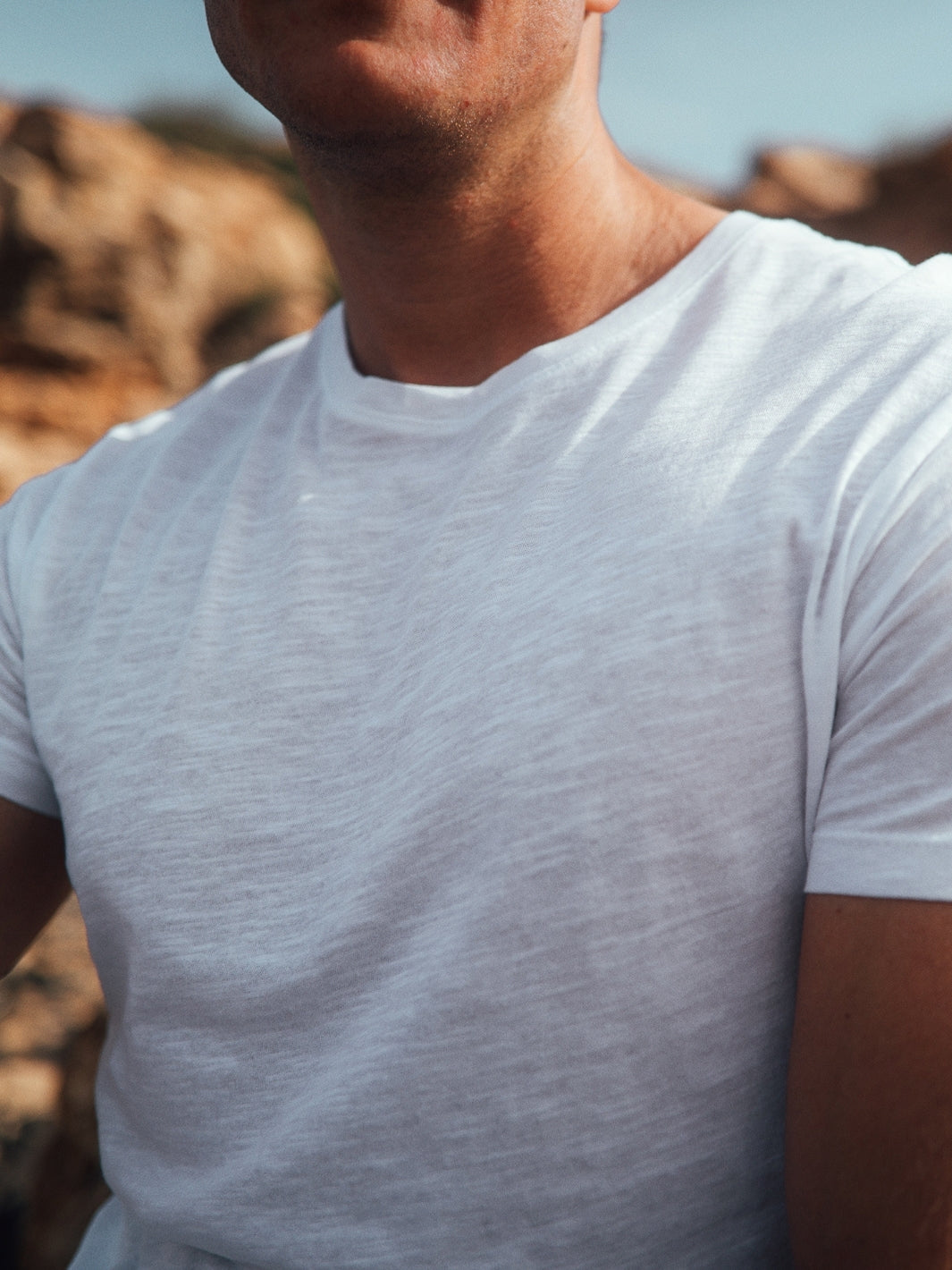 Touch pánské s-lub tričko z biobavlny s kulatým výstřihem bílé detail trička s mužem